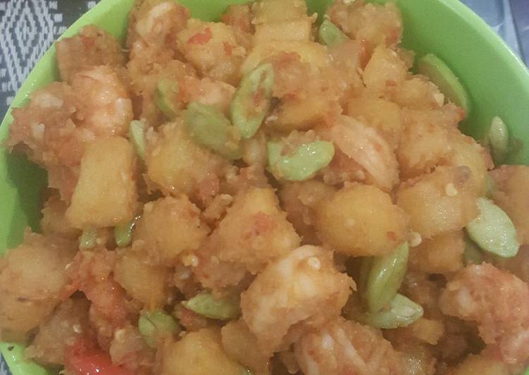 Langkah Mudah untuk Menyiapkan Balado Kentang Udang Pete, Enak Banget