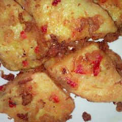 A picture of Boilde yam with egg.