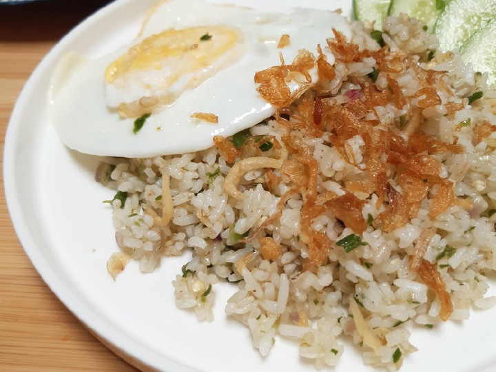  Bagaimana cara bikin Nasi goreng teri sambal ijo dijamin gurih