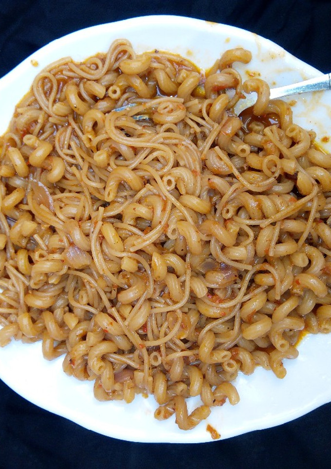 A picture of Macaroni and spaghetti simple Jolop.