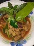 แกงพริกเทียมเนื้อใส่ใบธัมมัง