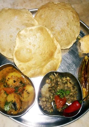 A picture of Bengali breakfast special thali.