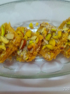 સુખડી(sukhdi recipe in Gujarati) રેસીપી મુખ્ય ફોટો
