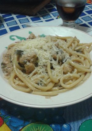 Una foto de Fideos con pollo y verdeo