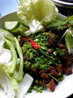 รูปของ ลาบหมูคั่ว (Fried Spicy Minced Pork)