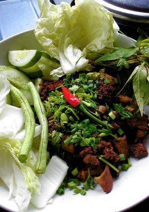 รูปของ ลาบหมูคั่ว (Fried Spicy Minced Pork)
