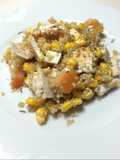 Ensalada de quinoa, pollo, maiz, tomate y queso fresco