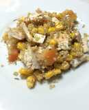 Ensalada de quinoa, pollo, maiz, tomate y queso fresco