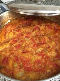 Una foto de Pisto de tomate y calabacín