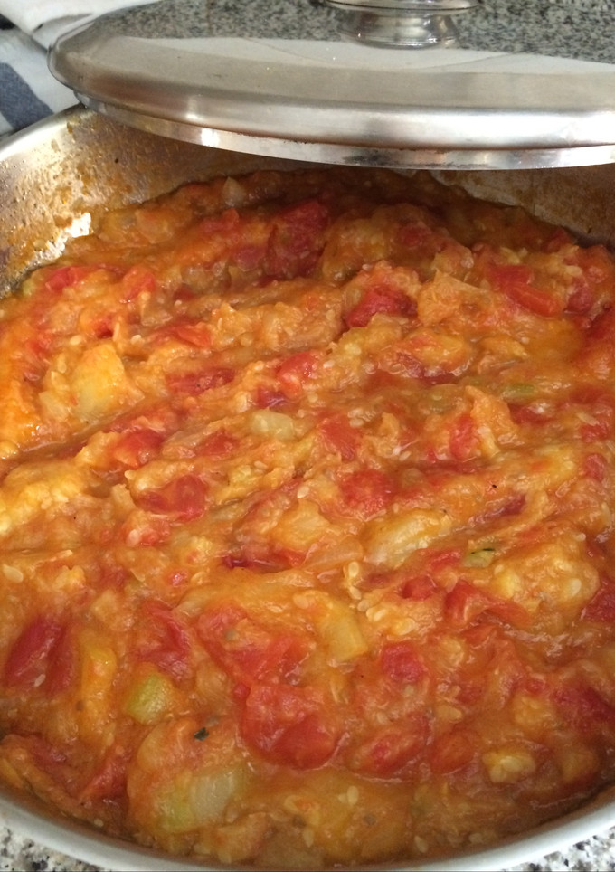 Una foto de Pisto de tomate y calabacín