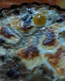 Tarta abierta de carne, choclo y cebollas