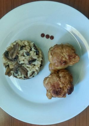 Una foto de Papillote de cerdo con risotto de champiñones