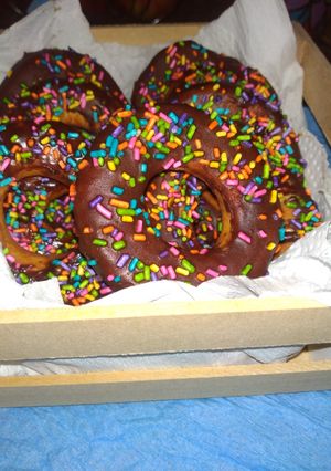 Una foto de Donas con baño de chocolate 🍩