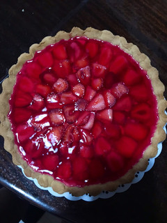 Una foto de TARTA DE FRUTILLA/DURAZNO