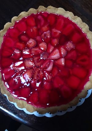 Una foto de TARTA DE FRUTILLA/DURAZNO