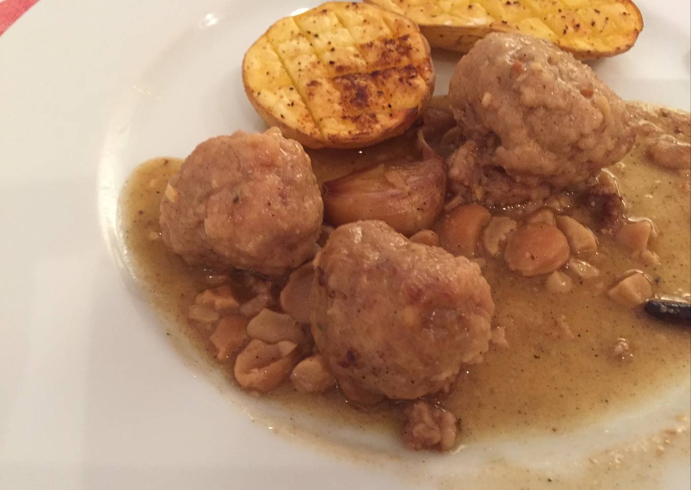 Albondigas en salsa de almendras 