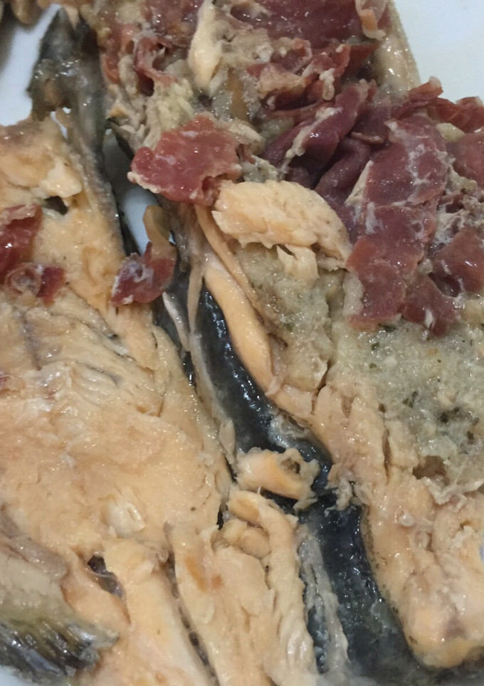 Una foto de Trucha rellena de jamón y piñones