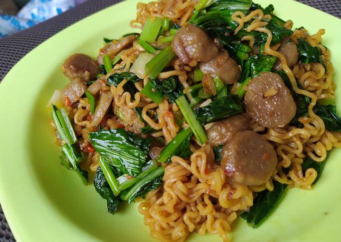 Mi goreng baso enak