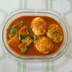 A picture of Kolhapuri egg curry (Anda Rassa).