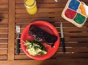 Una foto de pechito de cerdo con salsa barbacoa