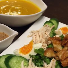 Crispy chicken salad A picture of Crispy chicken salad.