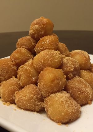 A picture of Full moon dumplings .