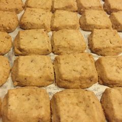 A picture of Crisp Almond Cookies .