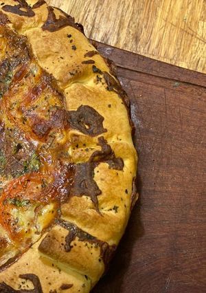 Una foto de Quiche de berenjenas, tomates y olivas negras