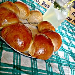 A picture of Super soft milk Dinner roll bread🍞.