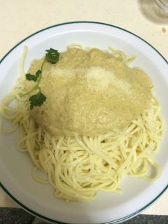 Una foto de Fideos con crema de brócoli