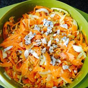 Ensalada de hinojo y zanahoria con roquefort