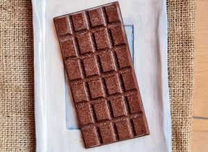 Una foto de Chocolate helado 🍫con leche sin azúcares agregados ni edulcorantes 🍫Chocolatín casero con leche 🍫