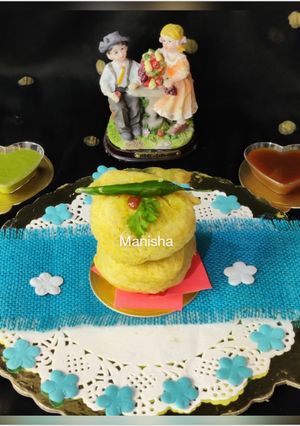 A picture of Batata Vada (Maharashtrian Style).