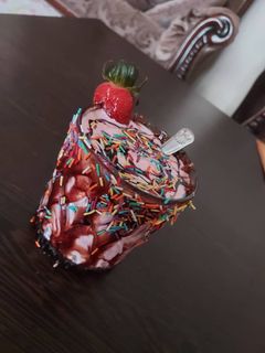 عکسی از دستور میلک شیک توت فرنگی