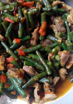 Foto resep Tumis kacang pedas dengan ampela ayam 