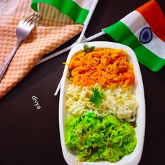 A picture of Tricolor noodles.