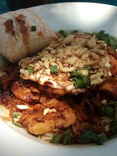 Una foto de Arroz con carne vegetariana y queso de cabra