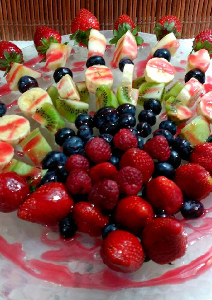 Una foto de Brochetas de fruta