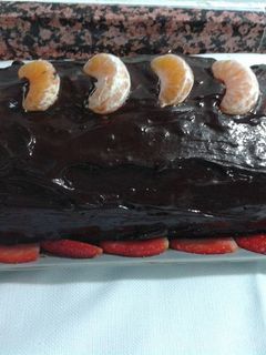 Una foto de Pastel cremoso de mandarinas y cobertura de chocolate