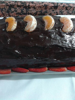 Una foto de Pastel cremoso de mandarinas y cobertura de chocolate