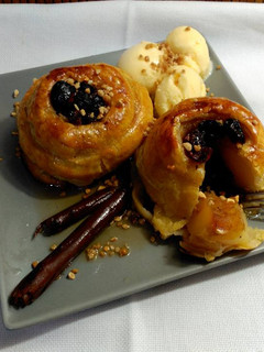 Una foto de Manzanas rellenas escondidas en hojaldre
