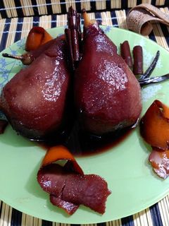 Una foto de Peras al vino dulce.