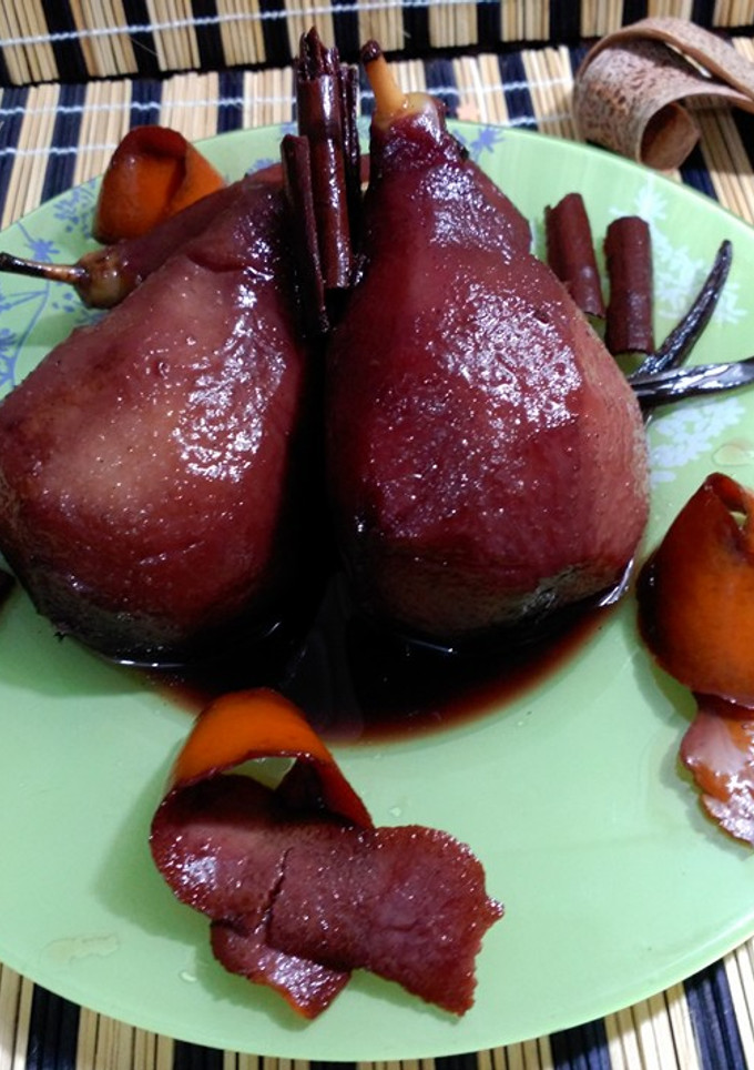 Una foto de Peras al vino dulce.