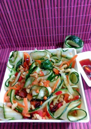 Una foto de Ensalada de pepino en laminas