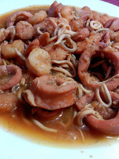 Una foto de Calamares en salsa de manzana