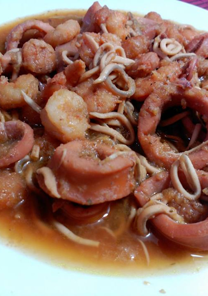 Una foto de Calamares en salsa de manzana