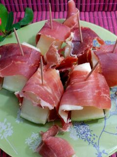 Una foto de Melon con jamón