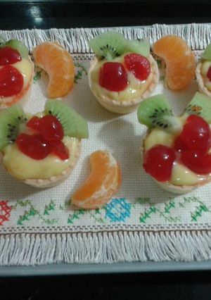 Una foto de Tartaletas con crema de mandarinas y frutas