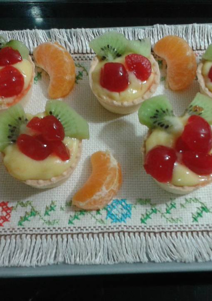 Una foto de Tartaletas con crema de mandarinas y frutas