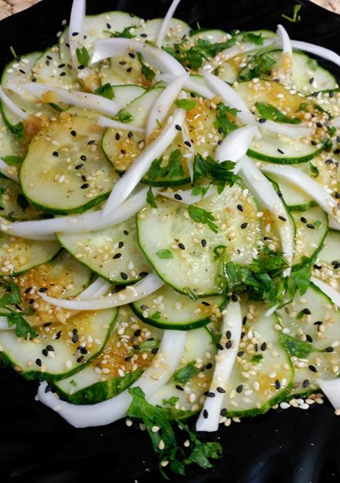 Una foto de Ensalada de pepino con jengibre y sésamo